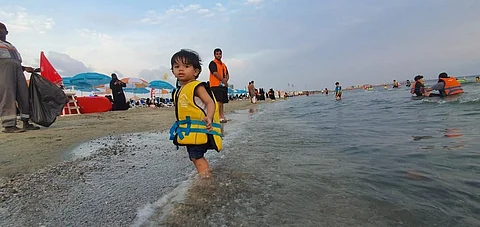 فعاليات "The beach" بجازان تجذب مئات الزوار بالكورنيش الجنوبي