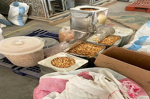 جدة .. ضبط 800 طن منتجات غذائية مخالفة وإغلاق 4 منشآت
