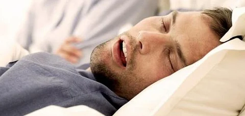 ليس حالة مزعجة فقط.. "الشخير" ينذر بمشاكل صحية خطيرة