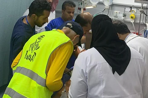 شاهد.. مستشفى ينبع العام يستقبل 5 حالات من المشاركين بـ"رالي داكار"