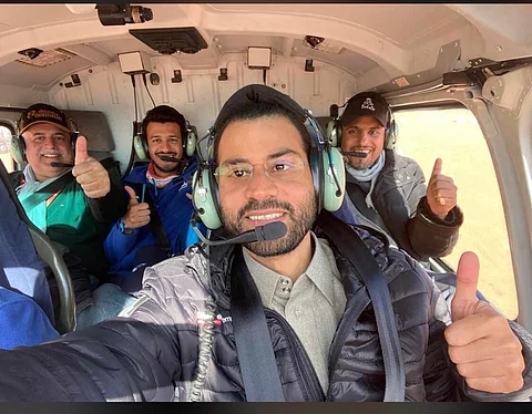 بالهليكوبتر.. نائب أمير حائل يتفقد نقطة وصول متسابقي رالي داكار