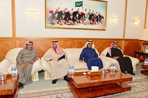 نائب أمير حائل يقدم العزاء لأسرة "الرشيد"