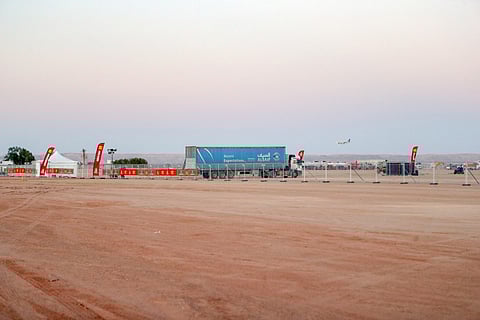 مطار "وادي الدواسر" يستقبل مئات القادمين من منظمي رالي دكار 2020 