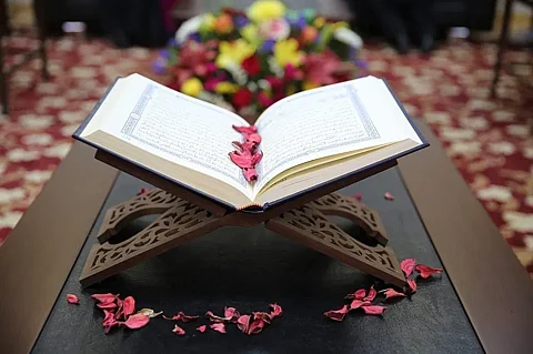 لهذا السبب.. الهند تعرض أطنانًا من المصاحف أُرسلت من السعودية مجانًا في مزاد علني