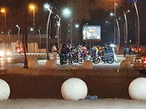 شاهد.. دراجات نارية بلا لوحات تهدد مرتادي ممشى الشوقية بمكة ومطلب بتدخل فوري