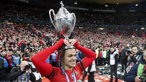 "صحيفة فرنسية" تزعم تفاوض "الهلال" مع "حاتم بن عرفة"