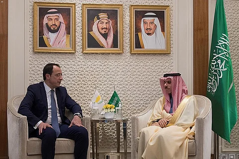 وزير الخارجية يستعرض مع نظيره القبرصي مستجدّات الساحة الدولية