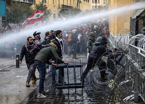 في يومها الثاني .. ارتفاع حصيلة اشتباكات احتجاجات لبنان إلى 145 إصابة