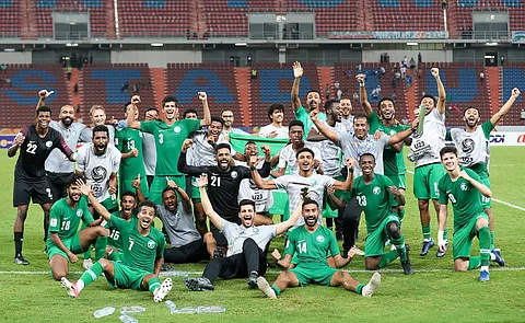 بالصور.. نجوم "الأخضر" يحتفلون: عبرنا أوزبكستان ووصلنا "طوكيو"