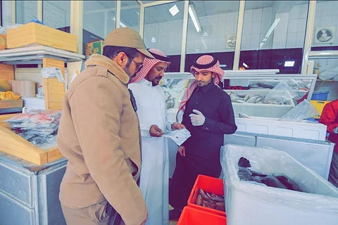 "البيئة" تضبط طنًّا و470 كيلو من الأسماك الفاسدة ومجهولة المصدر في الرياض