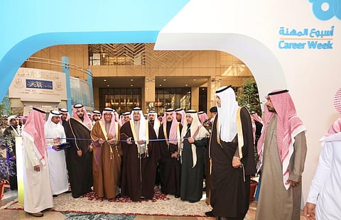 نائب أمير الرياض يفتتح أسبوع المهنة بجامعة الملك سعود