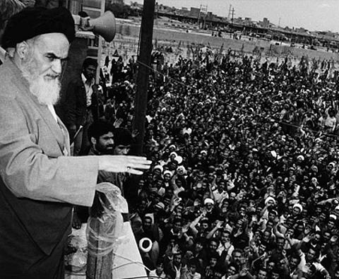 40 عاماً على ثورة الخميني التدميرية.. "نظام الملالي" يصدّر الخراب للعالم