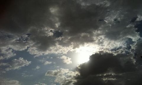 "الأرصاد": سماءٌ غائمة تتخللها سُحب مُمطرة على 6 مناطق