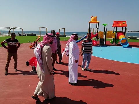رئيس بلدية القنفذة يتفقد المشاريع الجاري تنفيذها