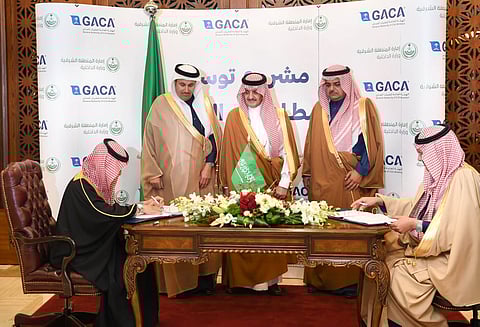 أمير الشرقية يرعى توقيع اتفاقية توسعة مطار حفر الباطن