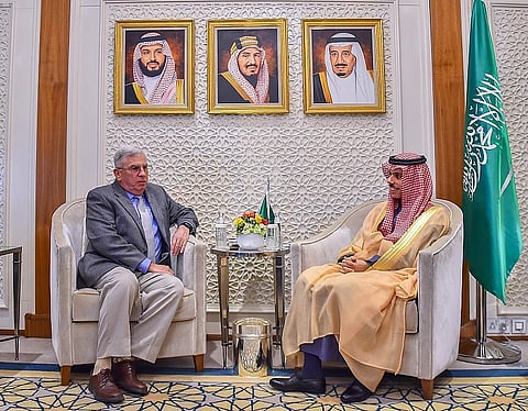 وزير الخارجية يستعرض مستجدات القضايا مع السفير الأمريكي بالمملكة