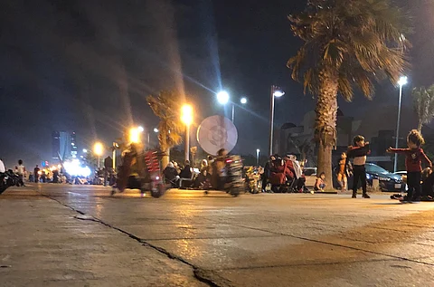 زوَّار كورنيش جدة يشتكون من الفوضى ومبتكري التسوُّل وغياب الرقابة