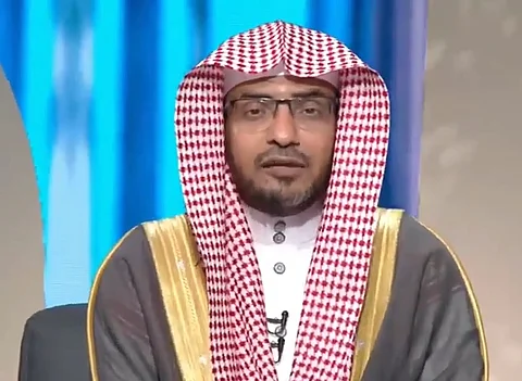 "المغامسي" لسائلة: النقاب ليس بدعة والخلاف وجه وكفان .. يريدون التبرؤ من الدين