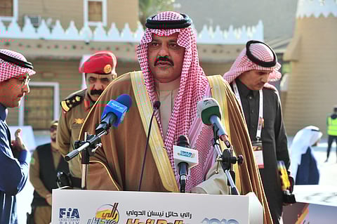 "عبدالعزيز بن سعد".. يعطي شارة بدء رالي حائل نيسان ويعد بالعالمية