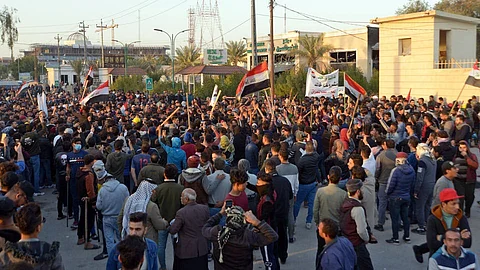 مقتل 8 متظاهرين في النجف من جراء اجتياح أنصار الصدر مخيم الاحتجاج