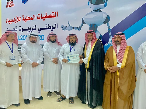 "محافظ العارضة" يرعى ختام مسابقة الأولمبياد الوطني للروبوت بجازان