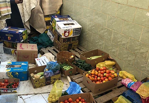 شاهد.. دهم شقة سكنية بالطائف حوّلها مخالفون لمعمل أغذية فاسدة