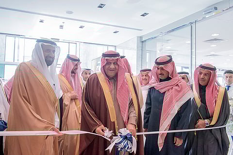 "خالد بن سلطان" يدشن مركز مدينة سلطان الطبي