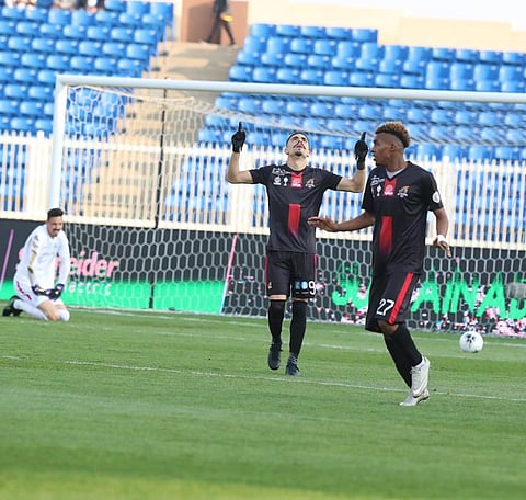 الوحدة يكتسح أبها برباعية ويصل للنقطة 27