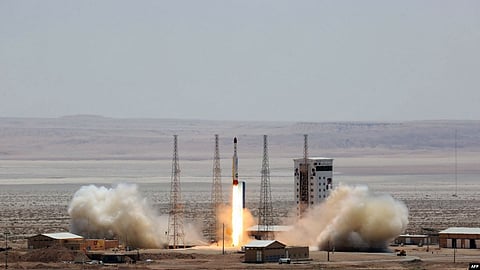 الصاروخ قطع نفسه قبل إكمال المهمة.. إيران تفشل في إطلاق قمر صناعي