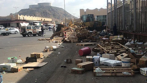 الطائف.. إزالة البسطات العشوائية وهروب عمالتها بسوق الخضار