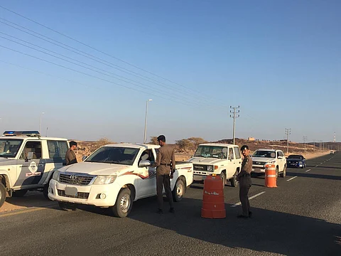 الإطاحة بـ 18 مخالفًا وضبط مركبات بدون لوحات بمحاني الطائف