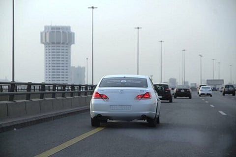 حادث مروري يعيق الحركة على جسر الميناء بجدة باتجاه مكة المكرمة