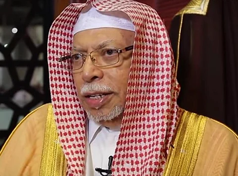مصادر "سبق": شيخ طائفة المؤذنين بالحرم بصحة جيدة وسيزاول عمله