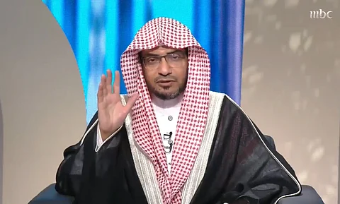 "المغامسي": لا حرج في أن يجلس الشخص مع مربيته وهي كاشفة وجهها ويدَيْها