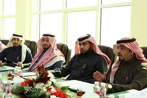 "بلدي القريات" يقف ميدانيًّا على مشروع سفلتة "حي الورود"