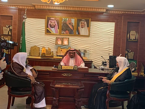محافظ يدمة يلتقي رئيس هيئة الأمر بنجران.. ويدشن معرض الهيئة التوعوي