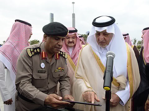 بالصور.. أمير مكة يدشن الحملة الأمنية "أمنكم وسلامتكم هدفنا"
