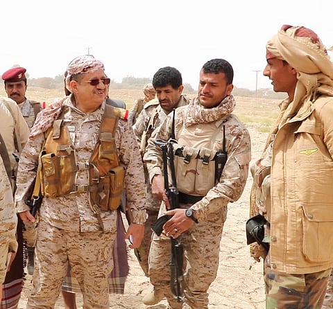 نجاة وزير الدفاع اليمني من انفجار لغم في موكبه بمأرب