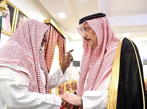 والد الشهيد "مهدي دهل" لأمير جازان: جمعتني معكم معارك وطنية قبل 50 عاماً