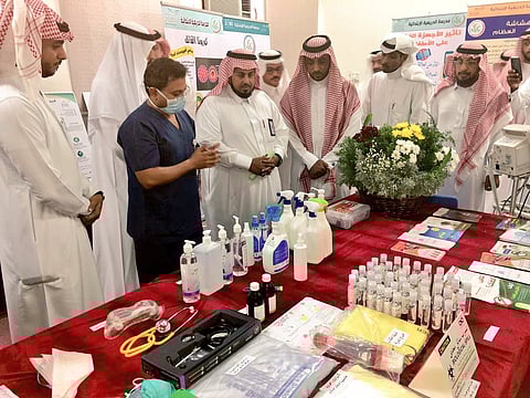 مدير تعليم صامطة يدشن العيادة المدرسية والمعرض المصاحب بابتدائية الدريعية