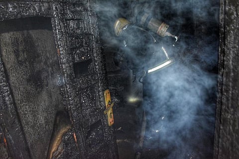 إجلاء 3 نساء وطفلَيْن وتعرُّض امرأتَيْن لضيق تنفس إثر اندلاع حريق بـ"قويزة جدة"