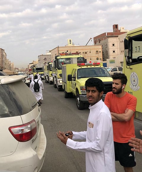 حريق محدود يُخلي طلاب متوسطة بقويزة جدة.. و"المدني" يتدخل