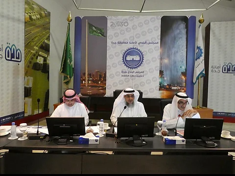 "بلدي جدة" يطالب الأمانة بمواصفات العقود مع المقاولين وآليات الرقابة