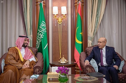 ولي العهد يجتمع ويستعرض مجالات التعاون الاقتصادي مع الرئيس الموريتاني