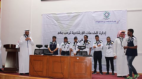 شاهد.. تدشين أول فرقة كشفية بـ"اتصالات الرياض" وتقليد عميدها بالمنديل