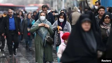 عنف ومقابر جماعية.. غموض تفشي كورونا يشعل الأوضاع في إيران