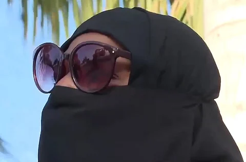 قذف الله محبتهما في قلبها .. شاهد قصة سعودية احتضنت طفلتَي "إيدز" وكفلتهما