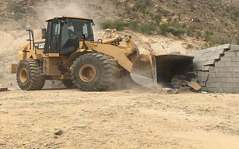 إيقاف التعديات على مليون متر مربع أراض حكومية بالمحايل