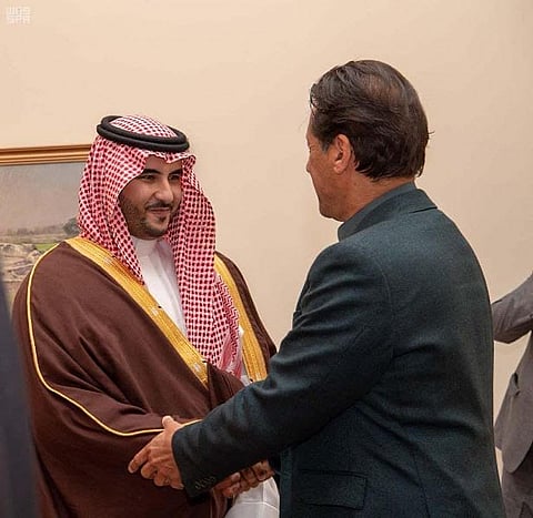 باللغة الأردية.. "خالد بن سلمان": زيارتي لباكستان تأكيدٌ للتعاون الاستراتيجي بين البلدَيْن