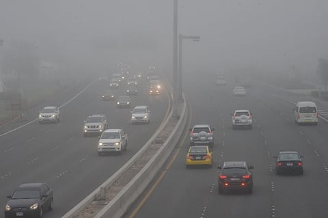 7 مناطق بمرمى التنبيهات.. عوالق ترابية وضباب وتدن في مدى الرؤية الأفقية